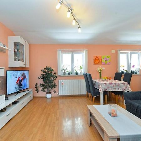 Apartman Eda Pula Zewnętrze zdjęcie